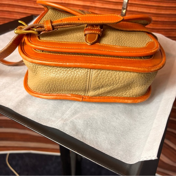 Y2K Dooney & Bourke Tan and Orange Saddle Crossbody Bag, buckle close, charm - Picture 8 of 17